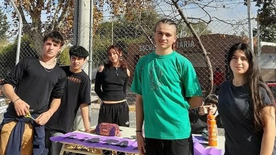 Estudiantes organizados en Mendiolaza grupo