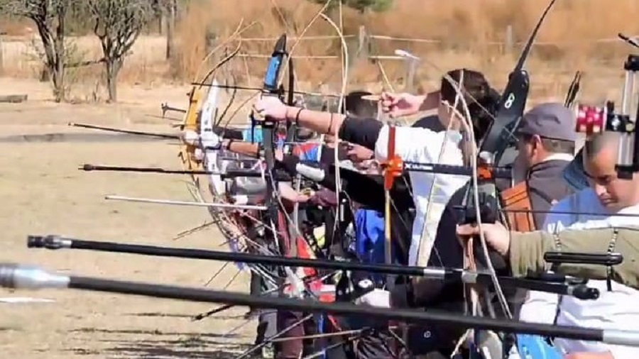 Escuela de arquería en Mendiolaza práctica