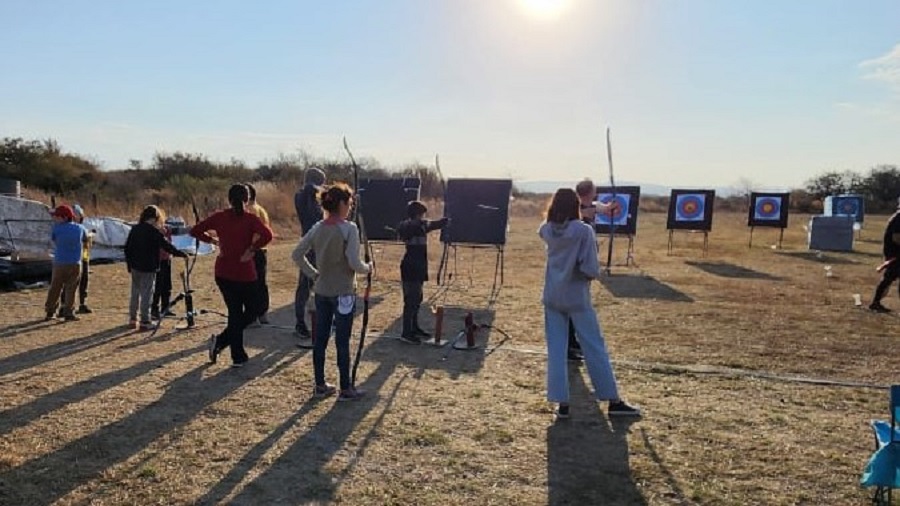Escuela de arquería en Mendiolaza campo