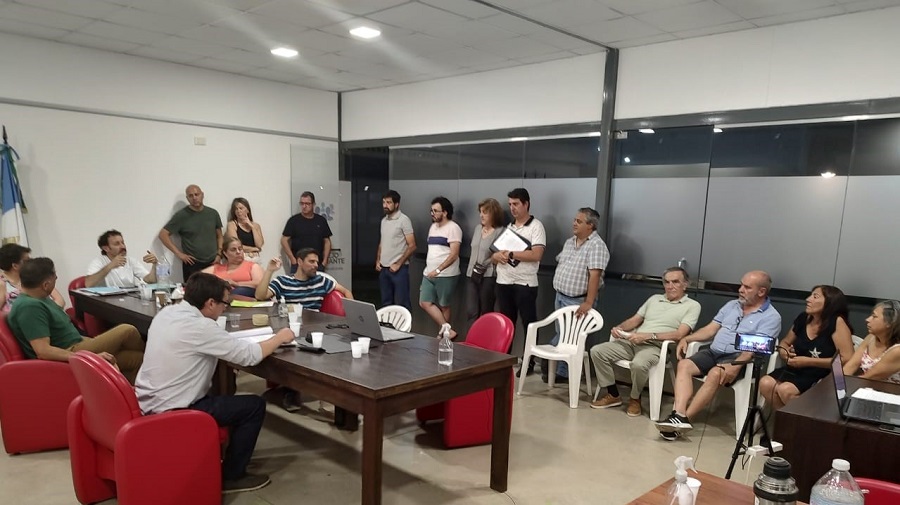 Gama pide subdivisión en Mendiolaza - vecinos