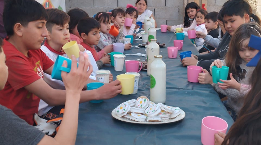 Merendero Millonario en Mendiolaza niños merendando