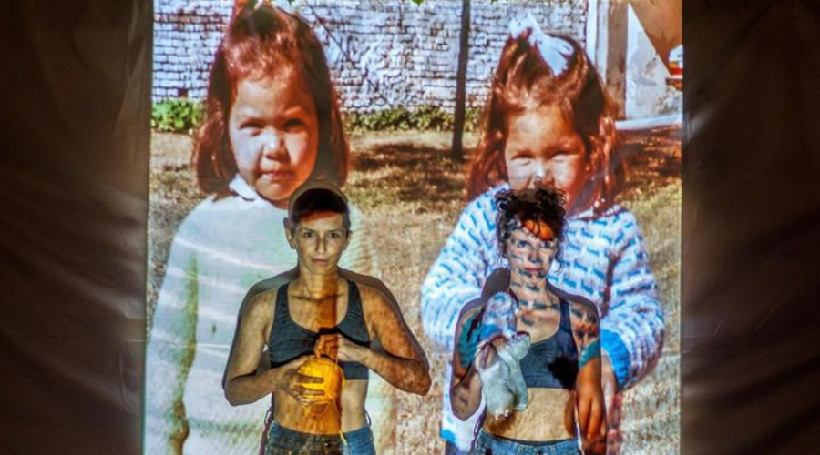 Gemelas enfermedad y arte en Mendiolaza