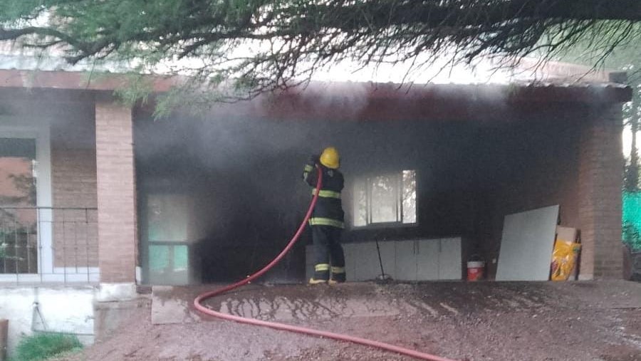 Policiales en Mendiolaza - incendio
