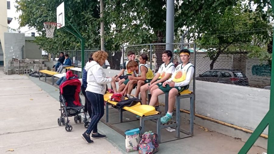 Escuela de deporte en Mendiolaza Equipo de basquet 