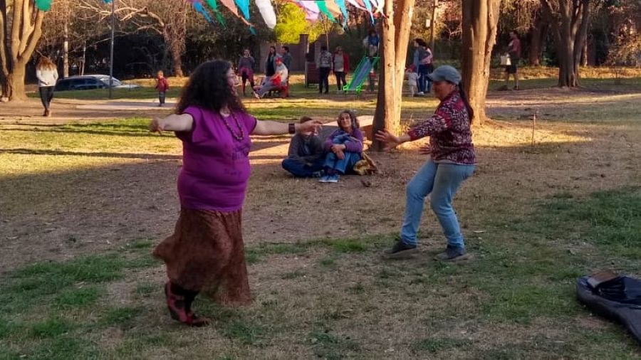 Habrá intercambio de semillas en Mendiolaza. Laura Castaño bailando