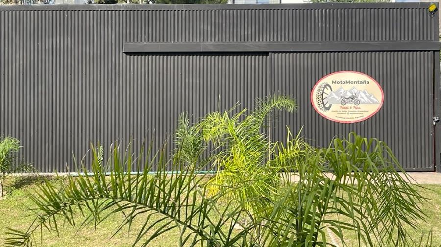 Moto y montaña desde Mendiolaza. Instalaciones de MotoMontaña