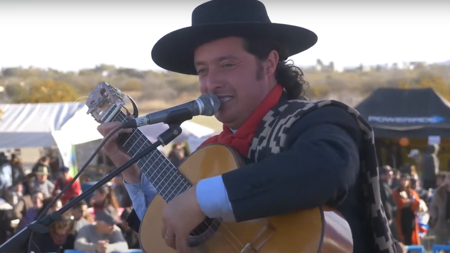 Nicolás Membriani en las fiestas patronales de Mendiolaza