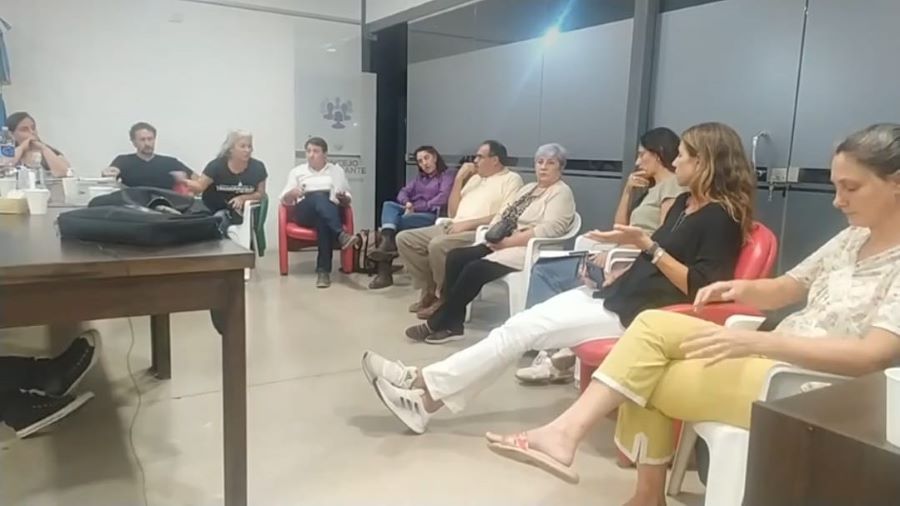 Miembros del Colectivo Cultural Mendiolaza en el Concejo Deliberante