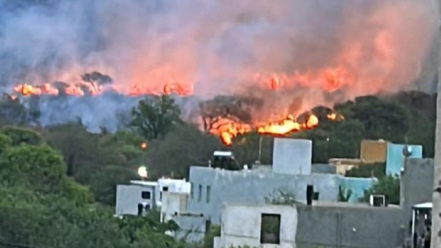 Incendio al límite de Mendiolaza