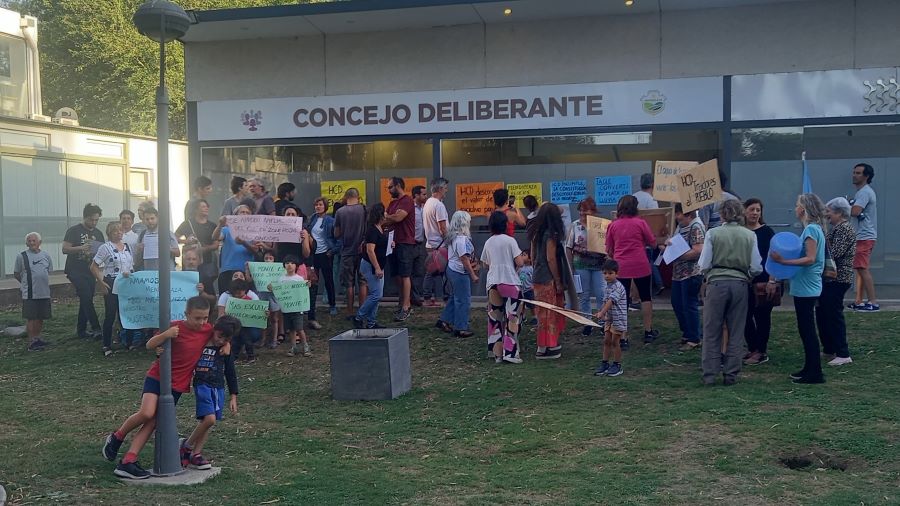 Movilización contra loteos en Mendiolaza