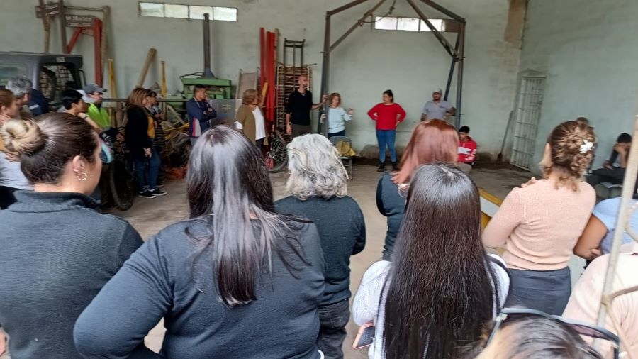 Empleados municipales reunidos en asamblea