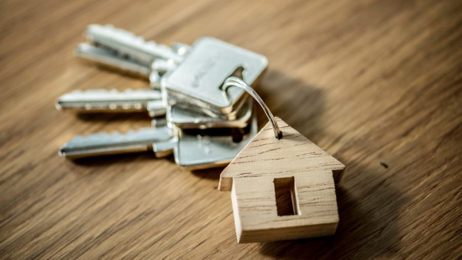 Llaves y llavero ye forma de casa