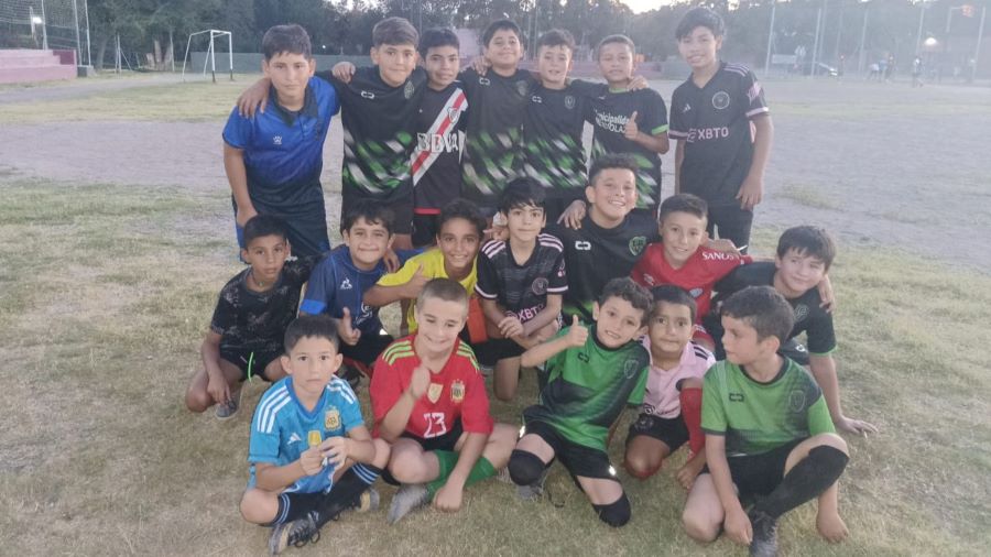 Desalojo al fútbol infantil en Mendiolaza. Niños integrantes de los Bichos Verdes