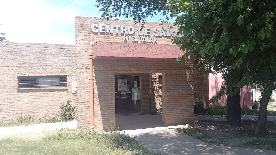 Frente del centro de salud de barrio El Talar