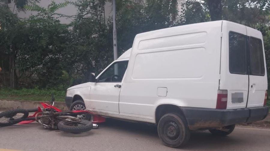 Accidentes y policiales en Mendiolaza . Motocicleta y utilitario sobre la San José de Calasanz