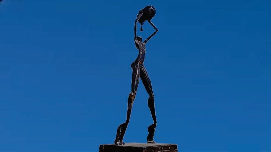 La escultura de la Cooperativa Unquillo Mendiolaza Guillermo Lozano demendiolaza