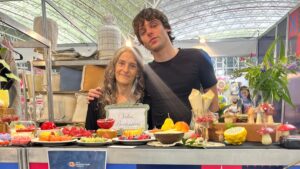 Mendiolaza en la Feria Internacional de Artesanías Marisa Contigiani llevó sus velas botánicas