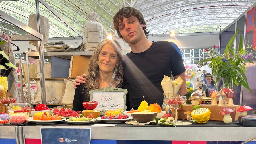 Mendiolaza en la Feria Internacional de Artesanías Marisa Contigiani llevó sus velas botánicas