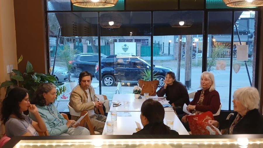 Nuevo espacio de encuentro cultural en Mendiolaza.
Un respiro con aroma a café y literatura